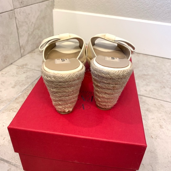 🚫Sold Classy Valentino wedge with box - Picture 8 of 8